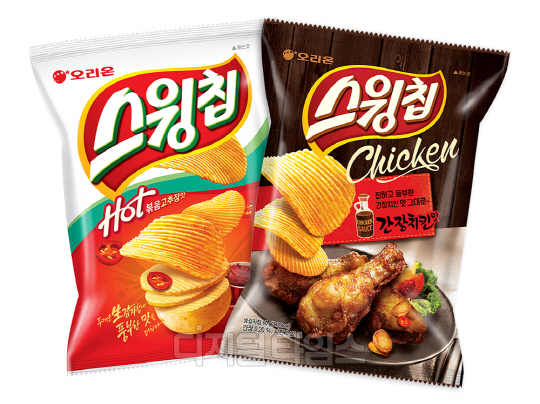 오리온 스윙칩 볶음 고추장맛(왼쪽)과 간장 치킨맛. 오리온 제공